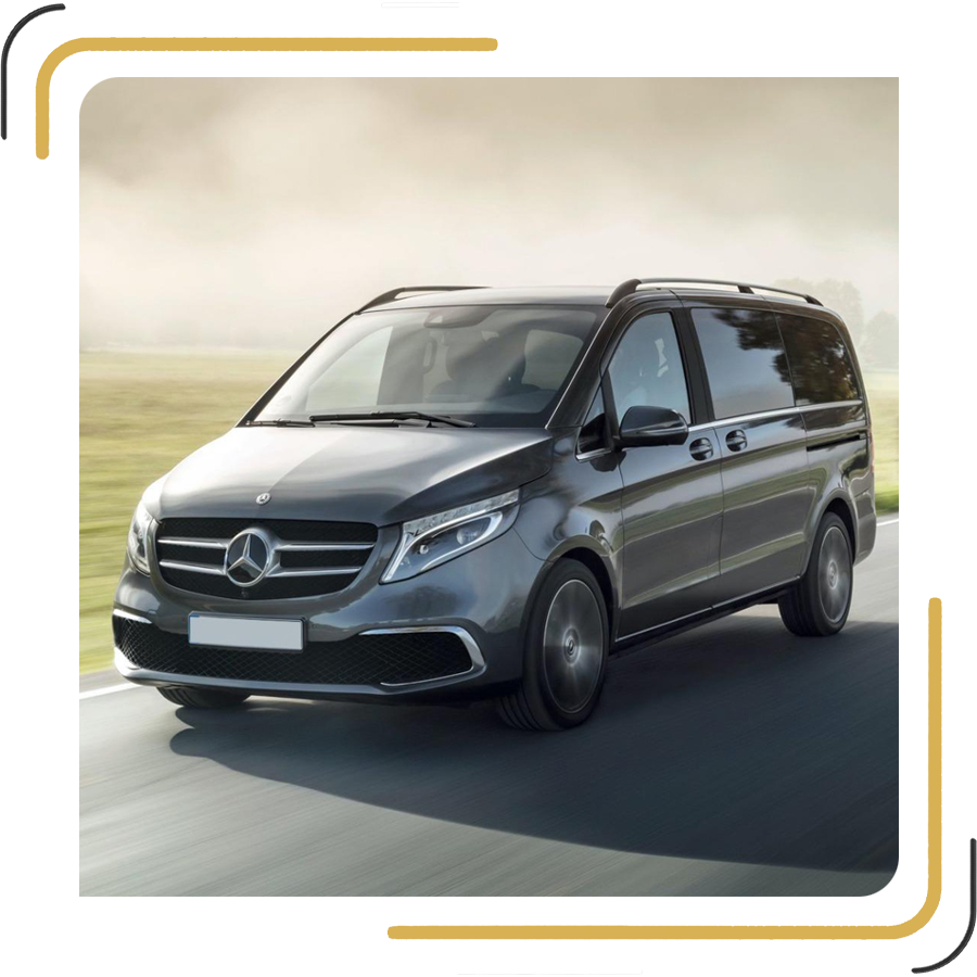une voiture noire Mercedes class v